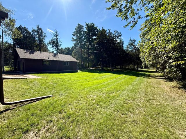 157 Ideal Avenue N, Mahtomedi, MN 55115