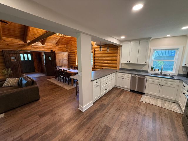 157 Ideal Avenue N, Mahtomedi, MN 55115