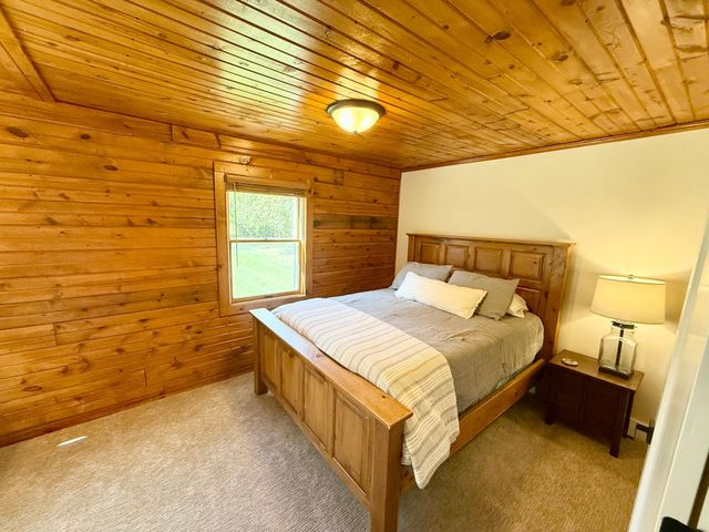 157 Ideal Avenue N, Mahtomedi, MN 55115