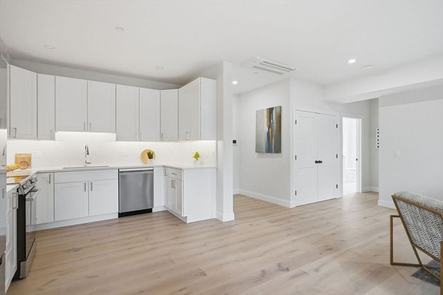 66 Tileston St 6, Everett, MA 02149