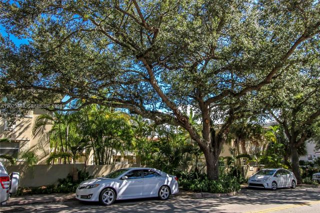 125 Edgewater Dr 7, Coral Gables, FL 33133