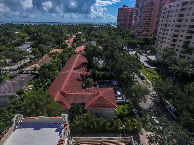 125 Edgewater Dr 7, Coral Gables, FL 33133