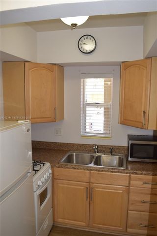 125 Edgewater Dr 7, Coral Gables, FL 33133