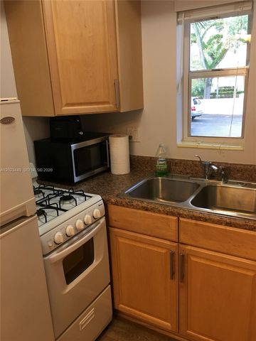 125 Edgewater Dr 7, Coral Gables, FL 33133