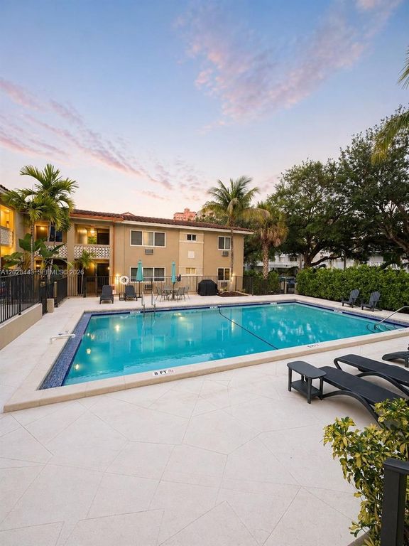 125 Edgewater Dr 7, Coral Gables, FL 33133