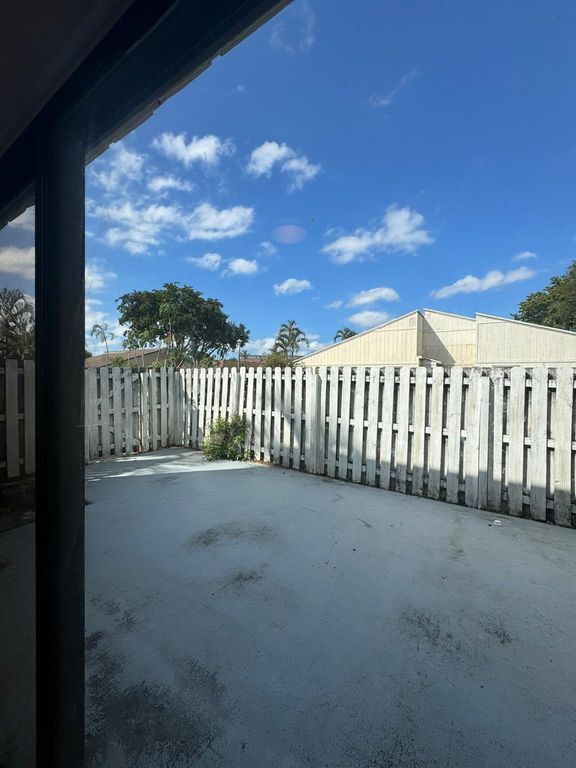 Image 8 of property listing at 11866 Sturbridge Lane, Wellington, FL 33414