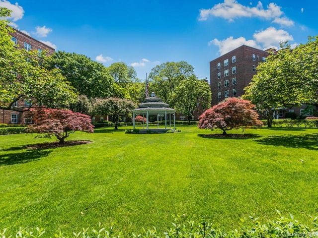 230 Pelham Road 2H, New Rochelle, NY 10805