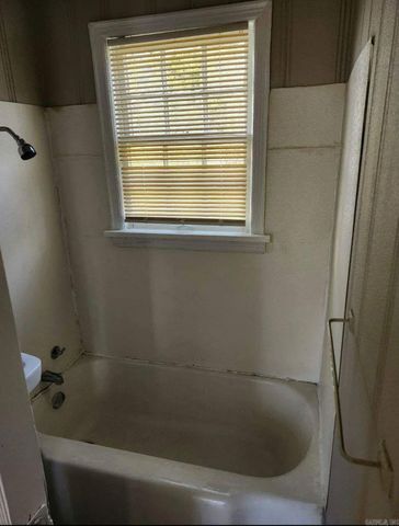 122 & 124 College Park Circle, North Little Rock, AR 72114