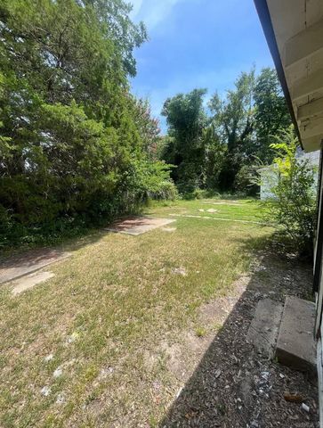 122 & 124 College Park Circle, North Little Rock, AR 72114