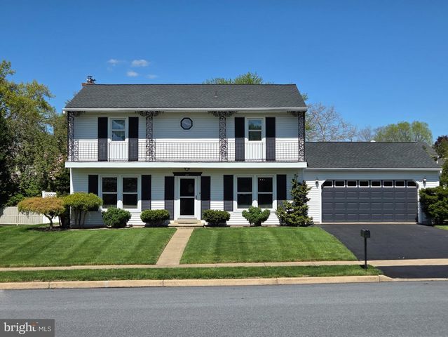 811 CARMAN DR, Wyomissing, PA 19610