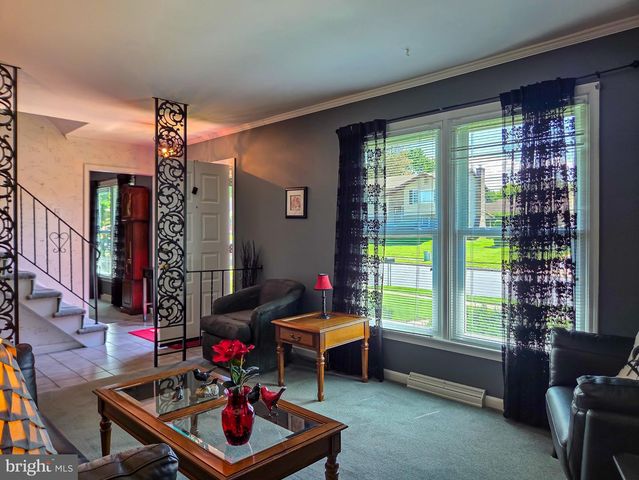 811 CARMAN DR, Wyomissing, PA 19610