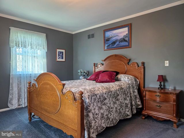 811 CARMAN DR, Wyomissing, PA 19610