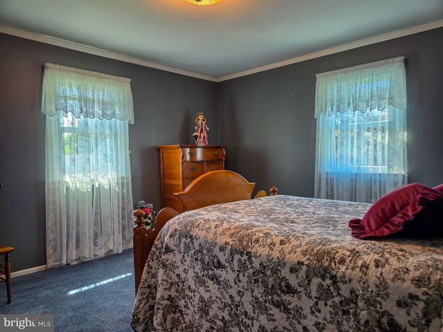 811 CARMAN DR, Wyomissing, PA 19610