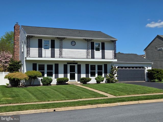 811 CARMAN DR, Wyomissing, PA 19610
