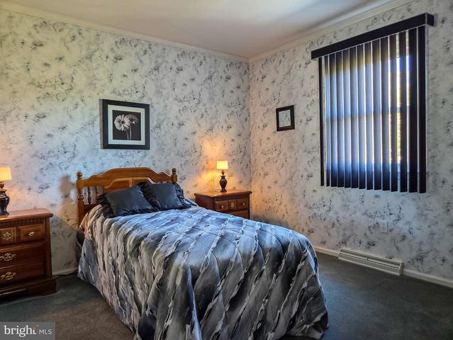 811 CARMAN DR, Wyomissing, PA 19610