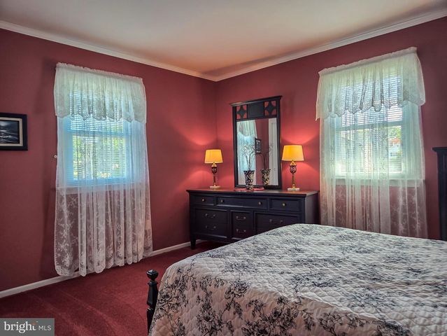 811 CARMAN DR, Wyomissing, PA 19610