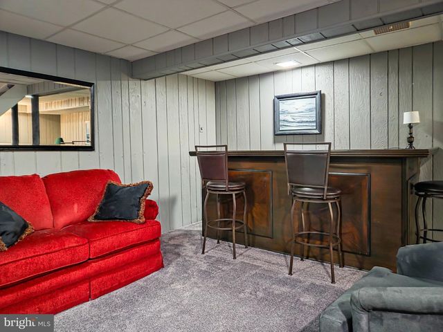 811 CARMAN DR, Wyomissing, PA 19610