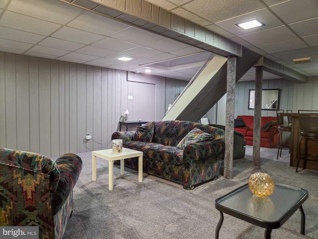 811 CARMAN DR, Wyomissing, PA 19610