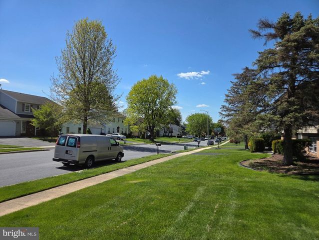 811 CARMAN DR, Wyomissing, PA 19610