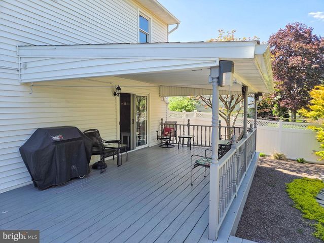 811 CARMAN DR, Wyomissing, PA 19610