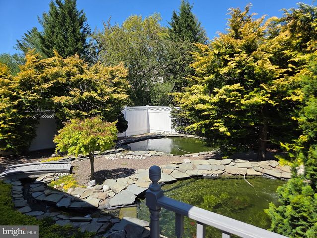 811 CARMAN DR, Wyomissing, PA 19610