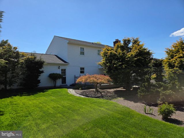 811 CARMAN DR, Wyomissing, PA 19610