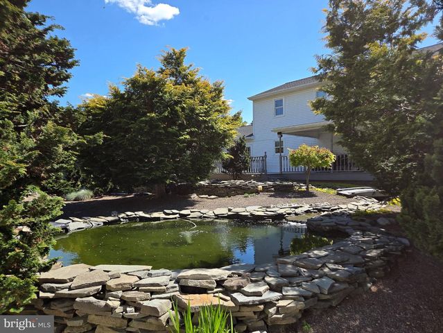 811 CARMAN DR, Wyomissing, PA 19610