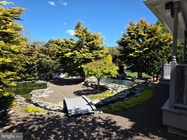 811 CARMAN DR, Wyomissing, PA 19610