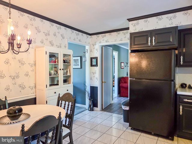 811 CARMAN DR, Wyomissing, PA 19610