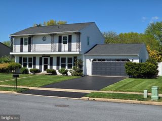 811 CARMAN DR, Wyomissing, PA 19610