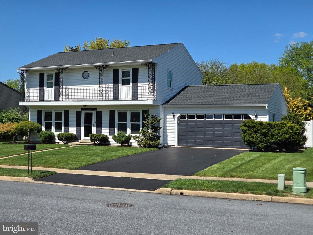 811 CARMAN DR, Wyomissing, PA 19610