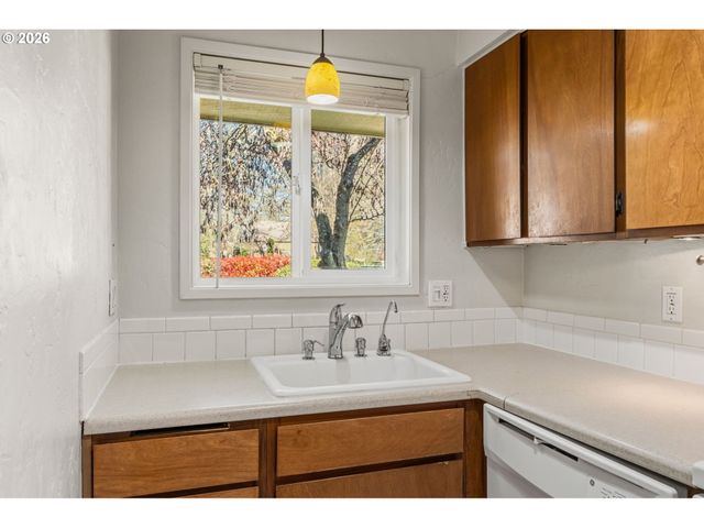 1488 FETTERS Loop, Eugene, OR 97402