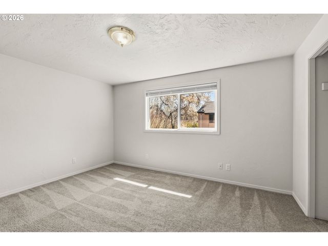 1488 FETTERS Loop, Eugene, OR 97402