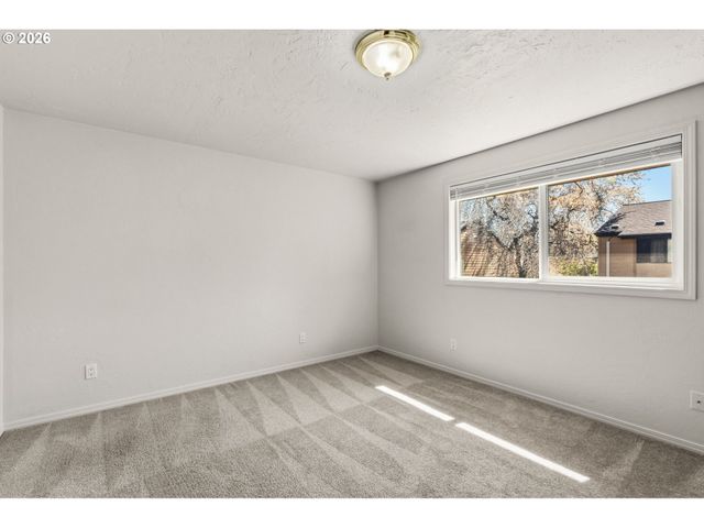 1488 FETTERS Loop, Eugene, OR 97402