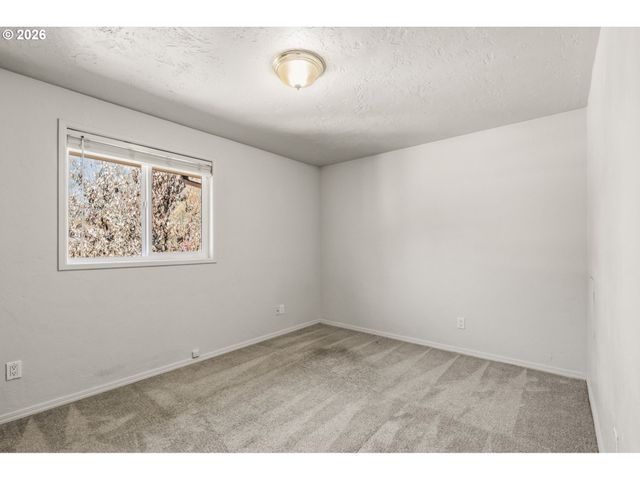 1488 FETTERS Loop, Eugene, OR 97402