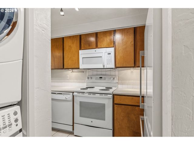 1488 FETTERS Loop, Eugene, OR 97402