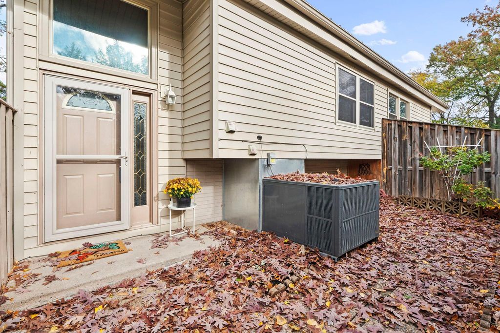 6384 Aspenwood Plaza, Woodbury, MN 55125 — photo 3