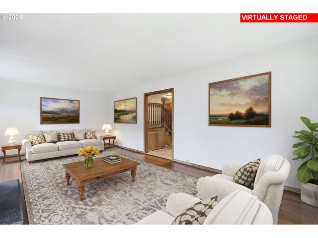 890 N HOLLY St, Canby, OR 97013