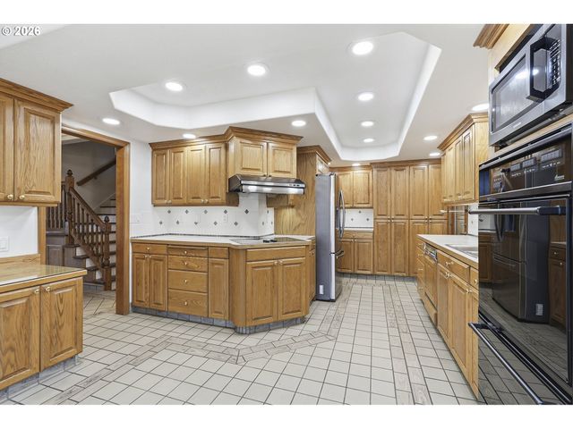 890 N HOLLY St, Canby, OR 97013