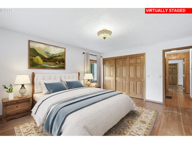 890 N HOLLY St, Canby, OR 97013