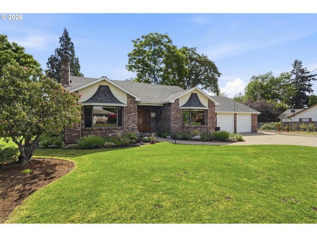 890 N HOLLY St, Canby, OR 97013
