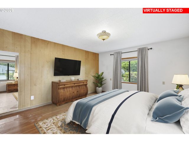 890 N HOLLY St, Canby, OR 97013