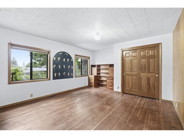 890 N HOLLY St, Canby, OR 97013