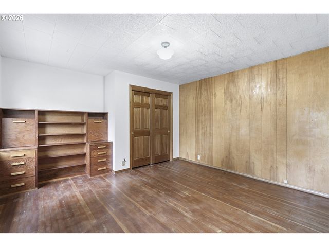 890 N HOLLY St, Canby, OR 97013