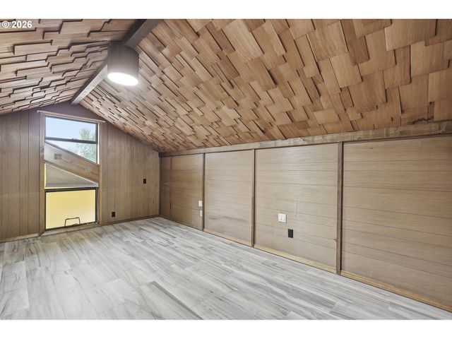 890 N HOLLY St, Canby, OR 97013