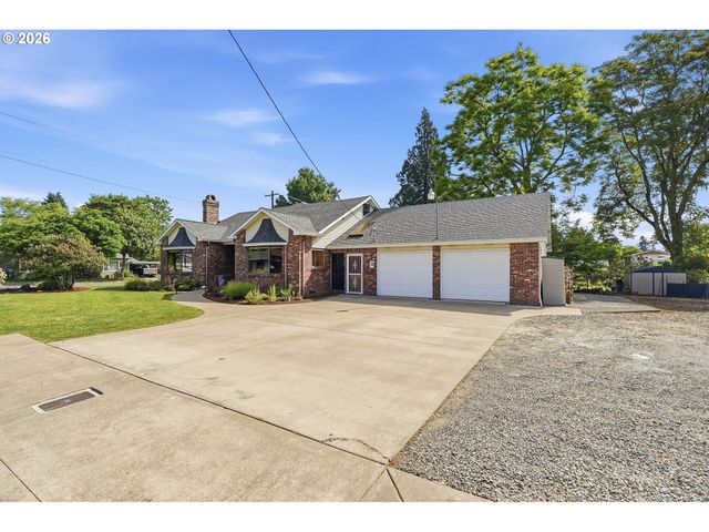 890 N HOLLY St, Canby, OR 97013