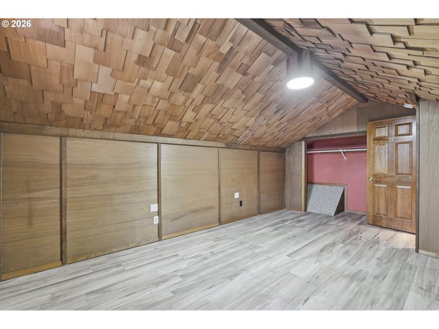 890 N HOLLY St, Canby, OR 97013