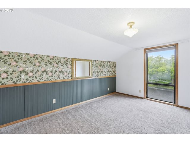890 N HOLLY St, Canby, OR 97013