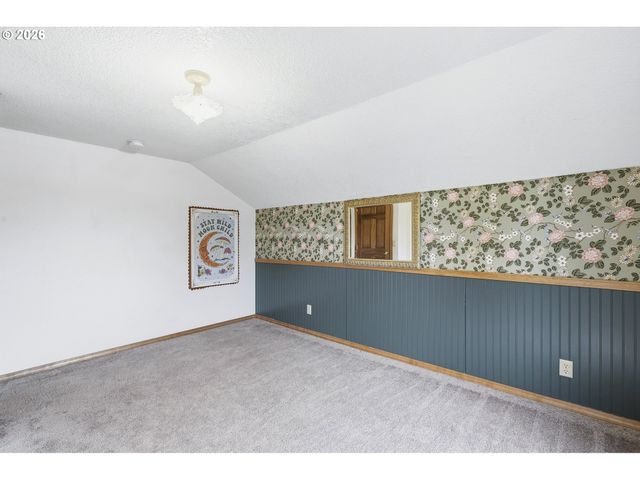 890 N HOLLY St, Canby, OR 97013