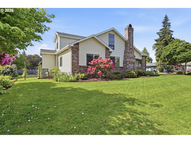 890 N HOLLY St, Canby, OR 97013
